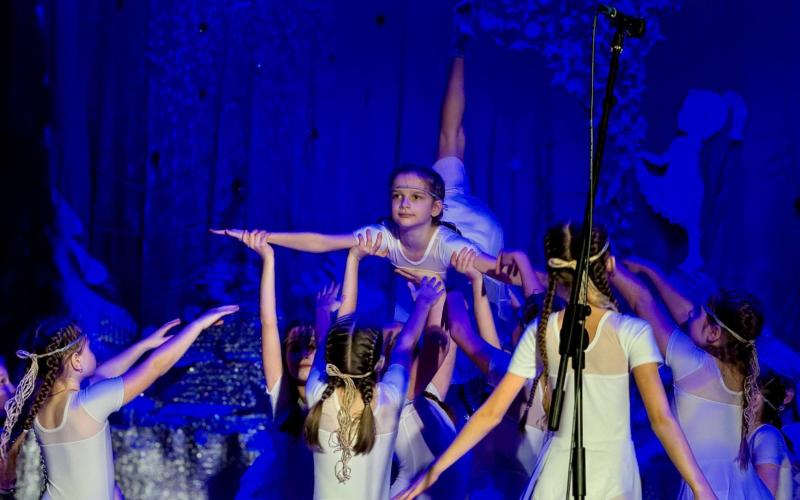 Різдвяна казка для учнів початкової школи громади