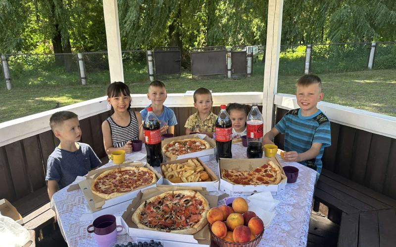 У Малинській громаді привітали родину Демчуків з річницею створення дитячого будинку сімейного типу