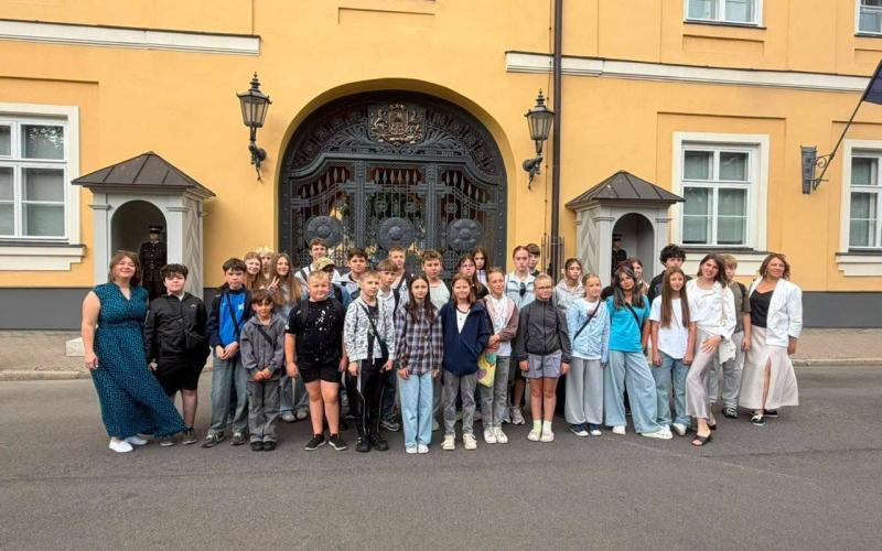 Додому з усмішками та теплими спогадами: діти Малинської громади повернулися з Латвії