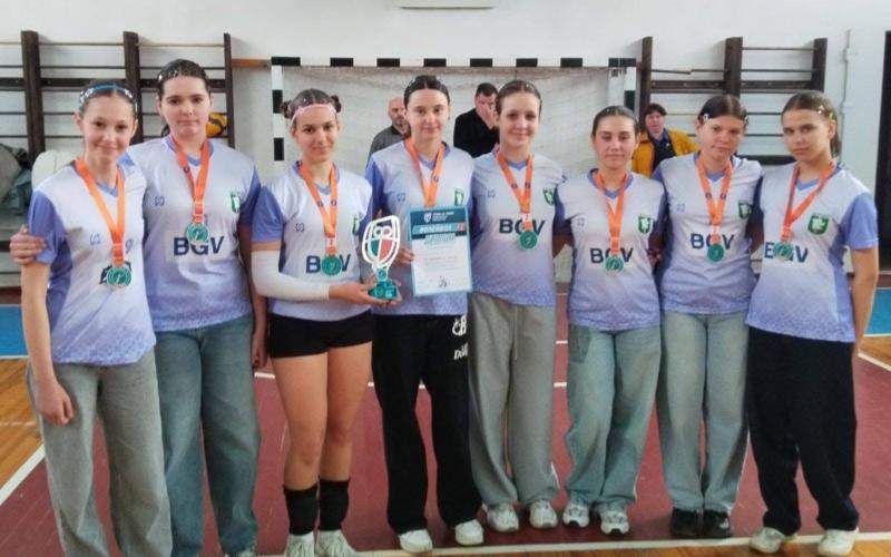 Срібний старт: волейболістки Малинського ліцею №5 вибороли ІІ місце на обласному етапі Шкільної ліги