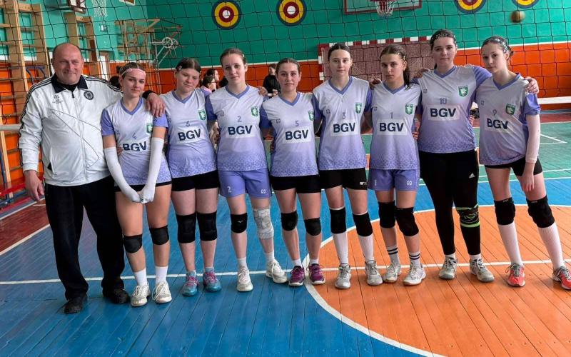 Срібний старт: волейболістки Малинського ліцею №5 вибороли ІІ місце на обласному етапі Шкільної ліги