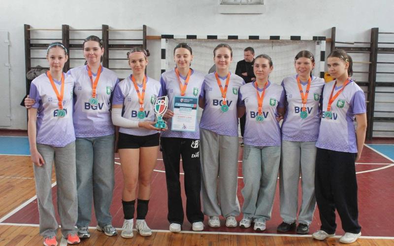Срібний старт: волейболістки Малинського ліцею №5 вибороли ІІ місце на обласному етапі Шкільної ліги