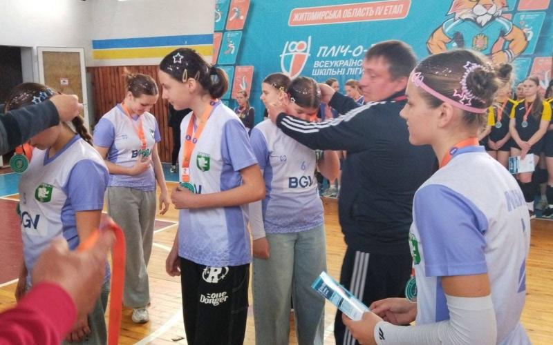 Срібний старт: волейболістки Малинського ліцею №5 вибороли ІІ місце на обласному етапі Шкільної ліги