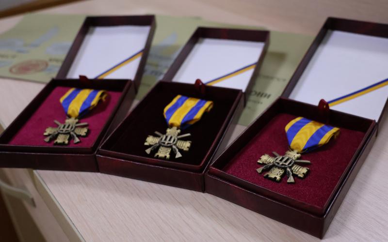 Посмертно відзначені за мужність і героїзм: у Малинській громаді вручили державні нагороди родинам полеглих Захисників України