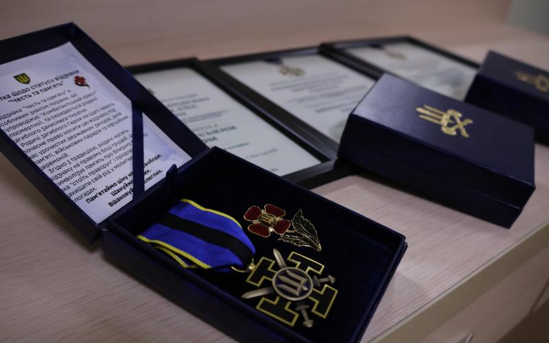 Посмертно відзначені за мужність і героїзм: у Малинській громаді вручили державні нагороди родинам полеглих Захисників України