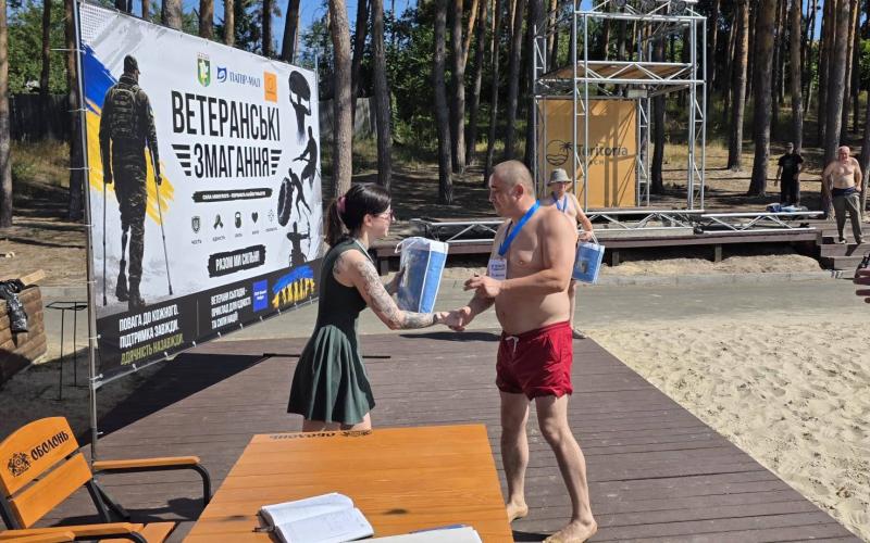 Спорт, єдність і підтримка: у Малині відбулися ветеранські змагання на SUP-дошках
