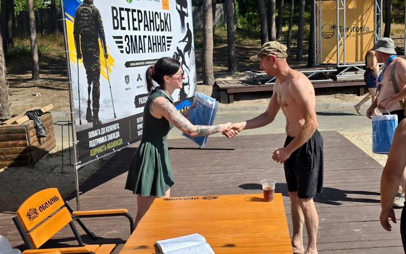 Спорт, єдність і підтримка: у Малині відбулися ветеранські змагання на SUP-дошках