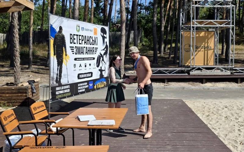 Спорт, єдність і підтримка: у Малині відбулися ветеранські змагання на SUP-дошках