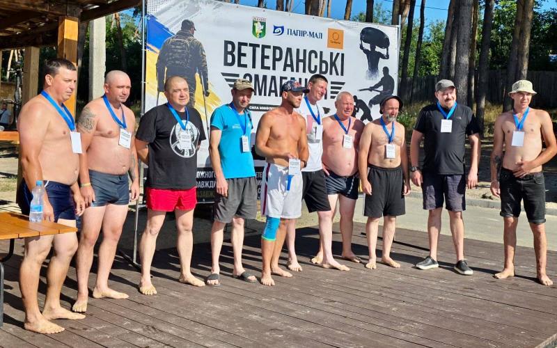 Спорт, єдність і підтримка: у Малині відбулися ветеранські змагання на SUP-дошках
